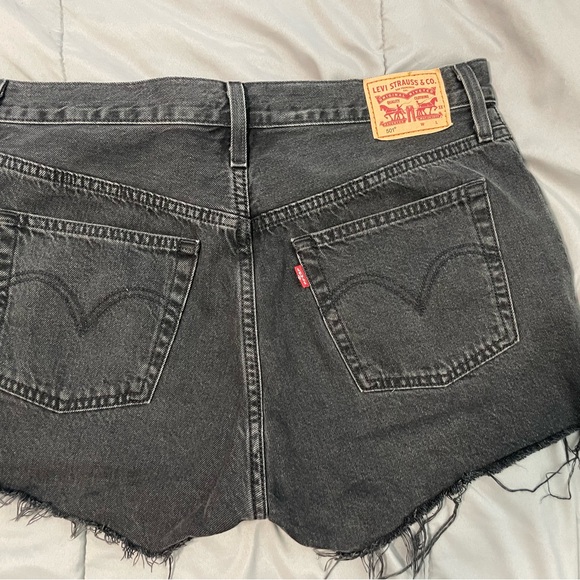 Levi 501 Shorts - Picture 2 of 4